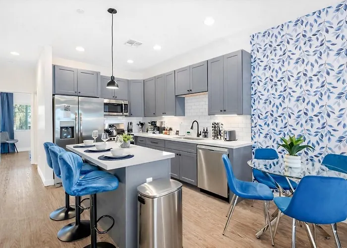 Sapphire Leaf- Luxury 3br- Pool, King Beds, Spacious, Quiet, Garage, Close To Airport And Oldtown